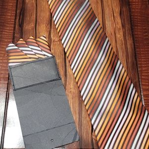 Tie pocket square set